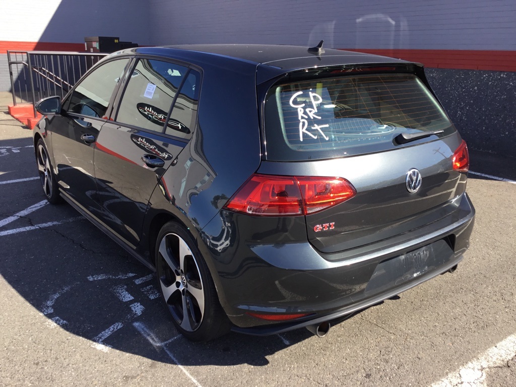2017 Volkswagen Golf GTI SE photo 3
