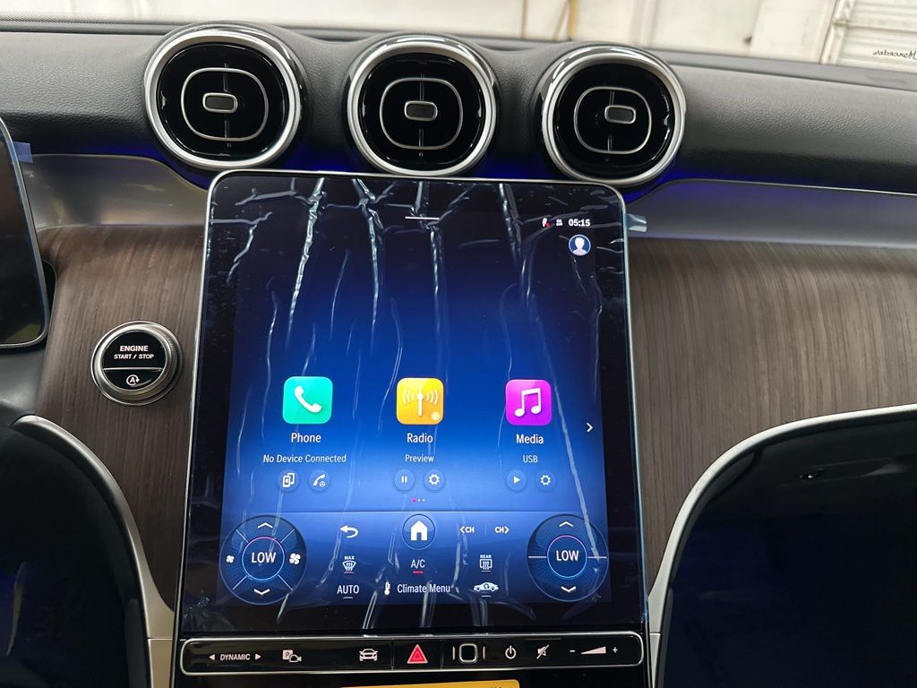 2025 Mercedes Benz GLC 300 photo 8