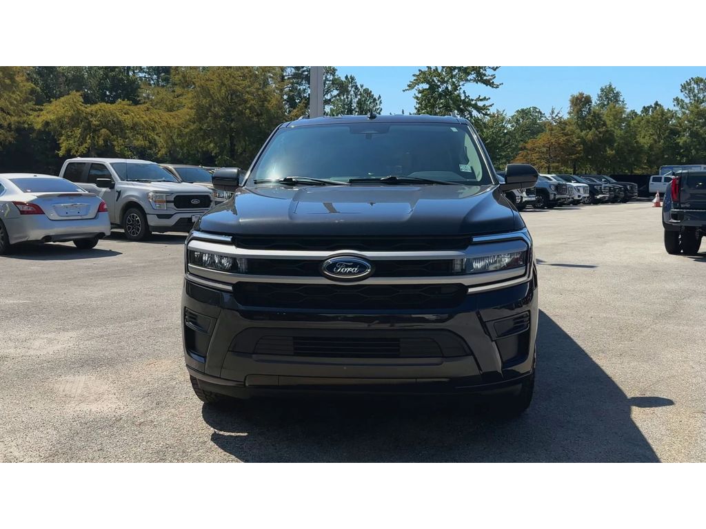 2022 Ford Expedition XLT MAX photo 2