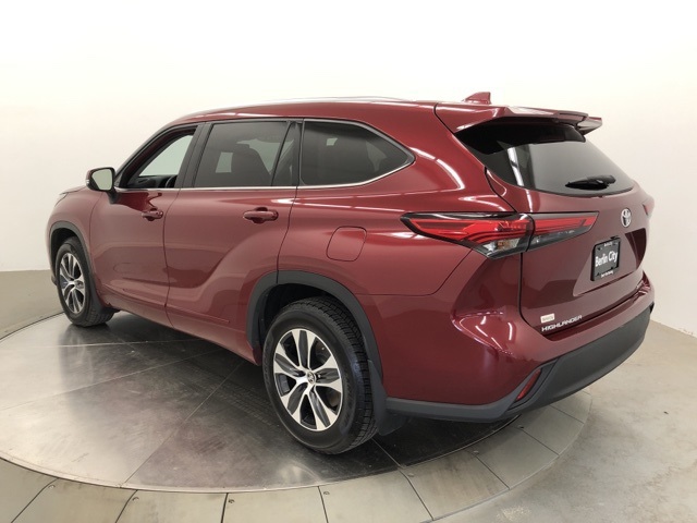 2021 Toyota Highlander XLE photo 5