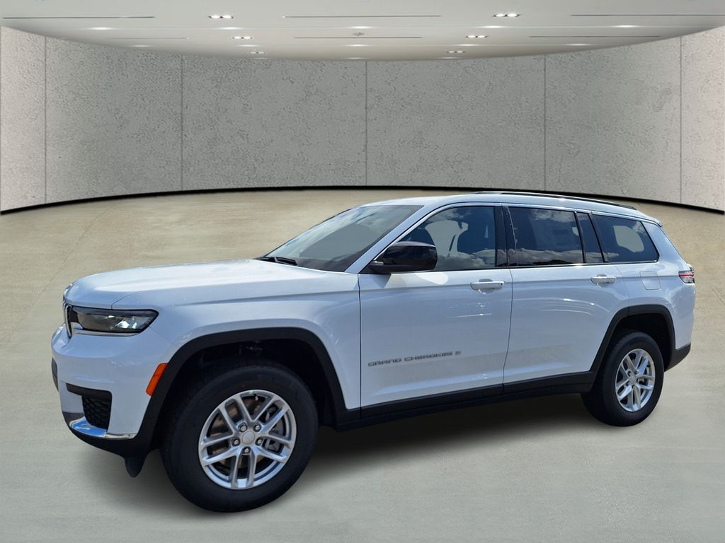 2025 Jeep Grand Cherokee L Laredo's photo