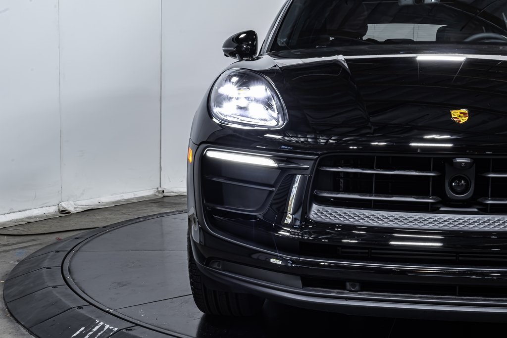 2025 Porsche Macan T photo 12