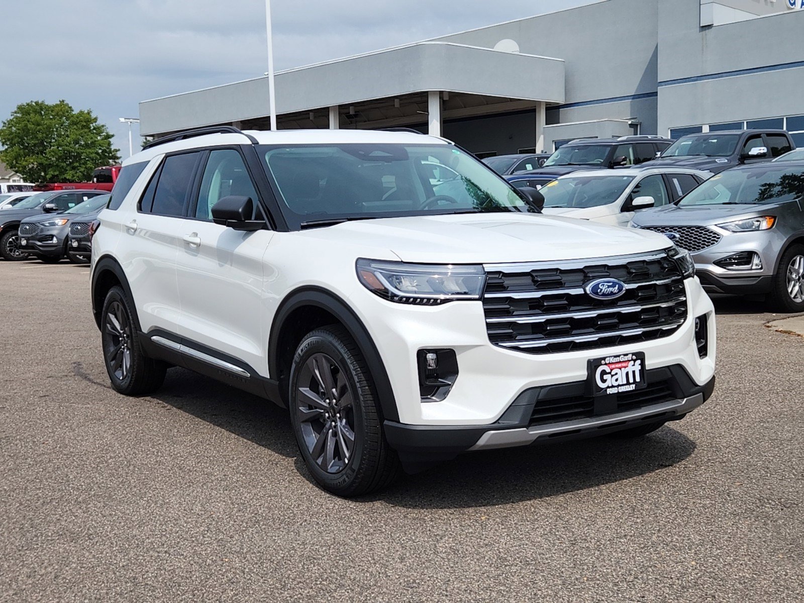 2025 Ford Explorer photo 2
