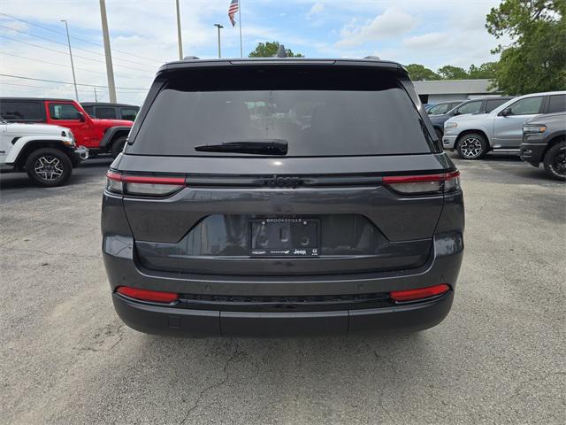 2025 Jeep Grand Cherokee Altitude photo 3