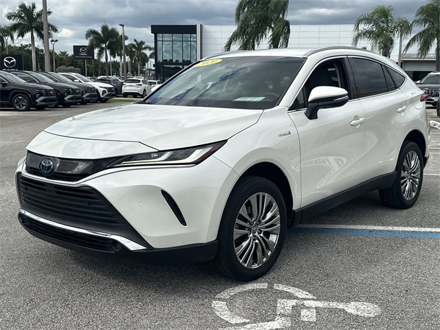 2021 Toyota Venza XLE photo 2