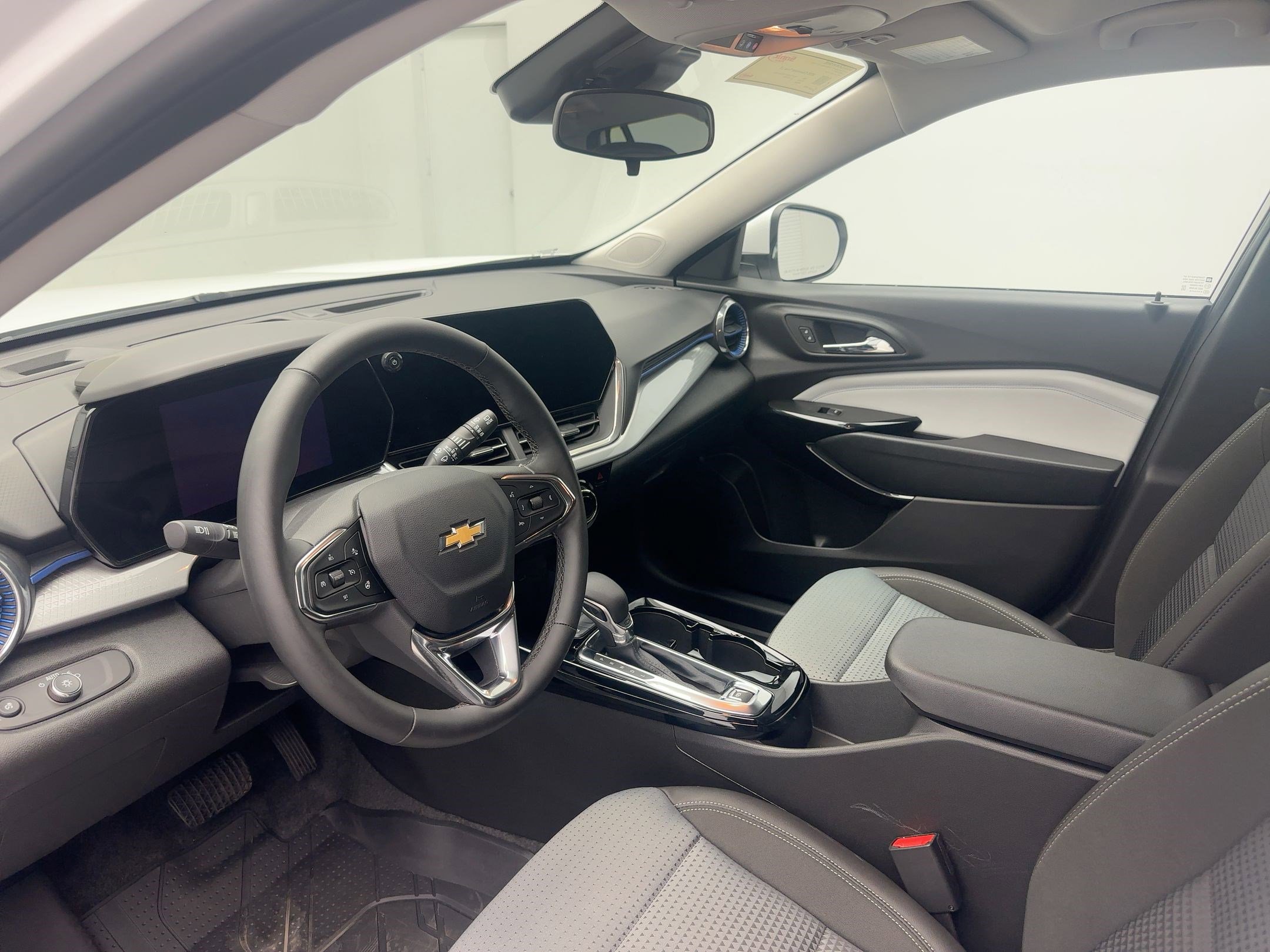 2025 Chevrolet Trax LT photo 3