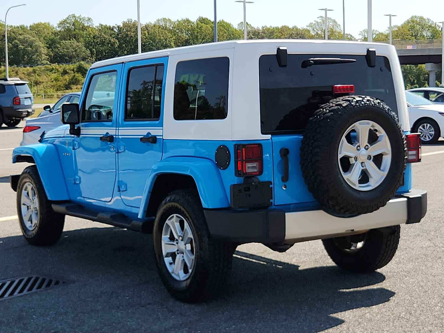 2017 Jeep Wrangler Unlimited Chief Sport photo 3