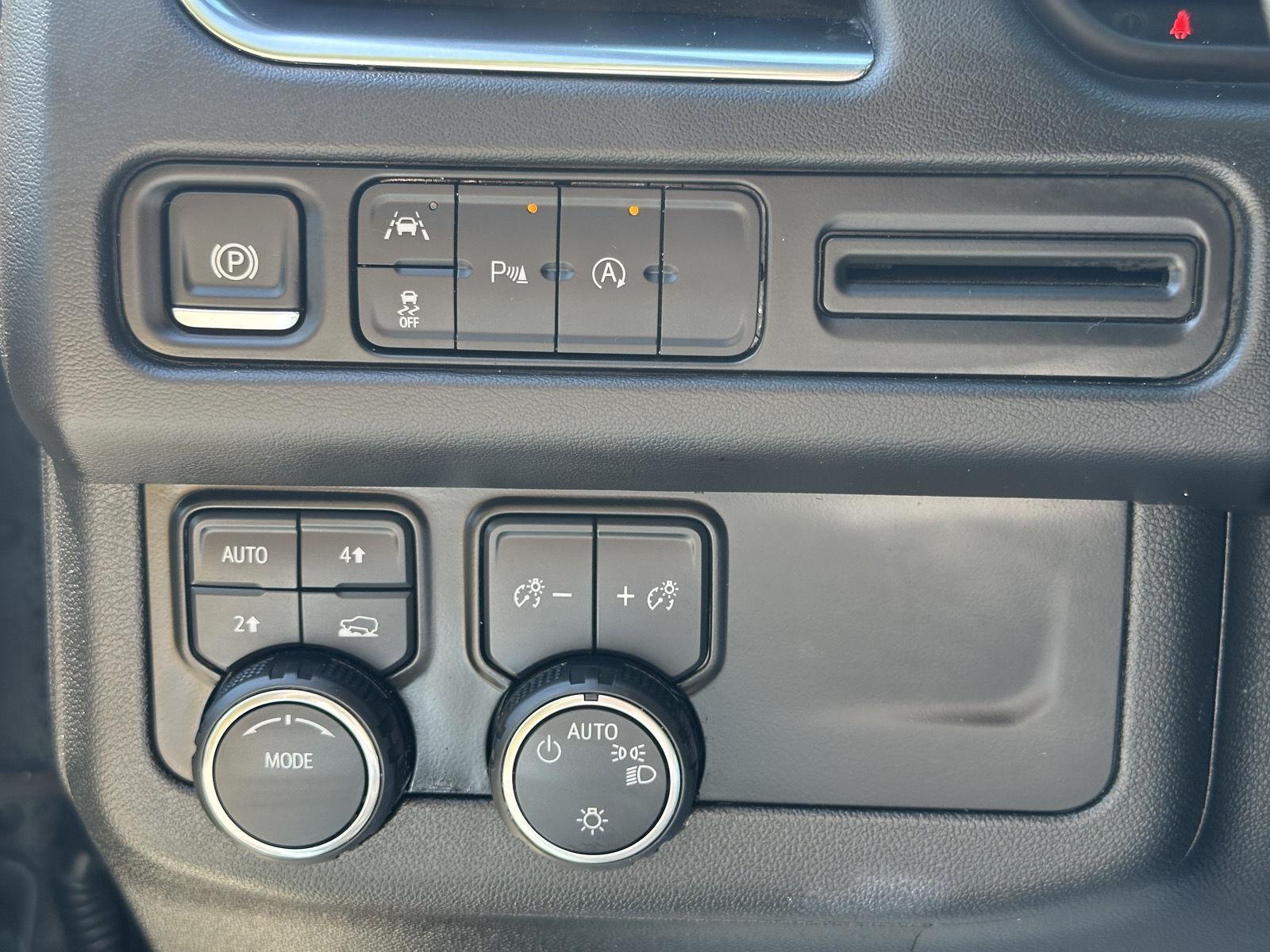 2024 Chevrolet Suburban LT photo 14