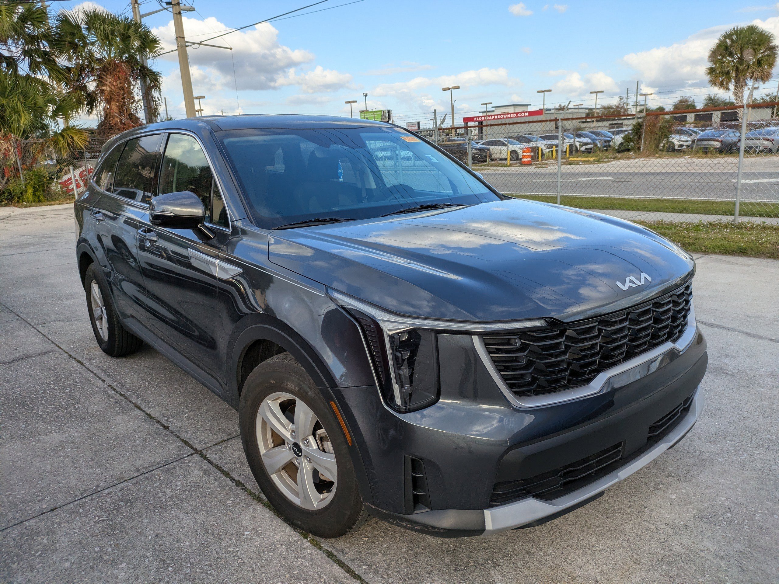 2024 Kia Sorento LX's photo