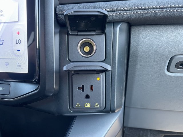 2025 Ford F-150 Lightning Flash photo 34