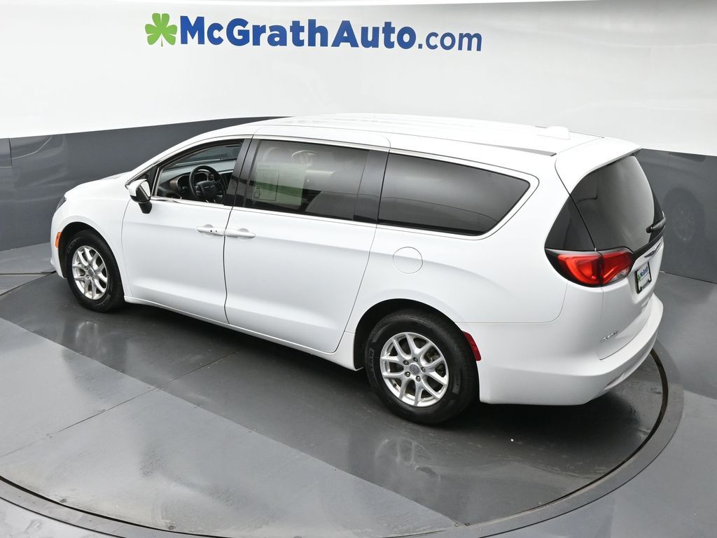 2020 Chrysler Voyager LX photo 19