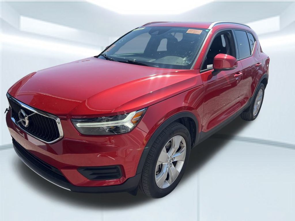 2022 Volvo XC40 Momentum photo 3