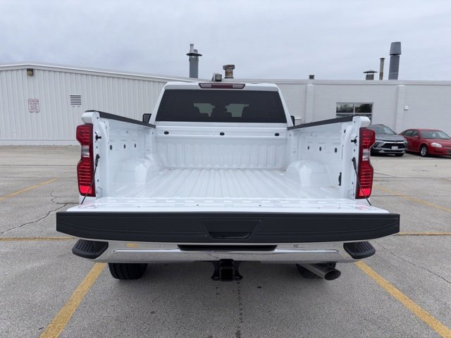 2025 Chevrolet Silverado 2500HD photo 2
