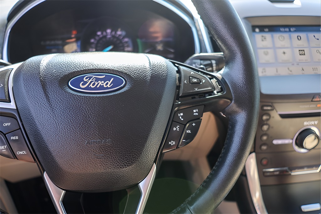 2016 Ford Edge Titanium photo 13