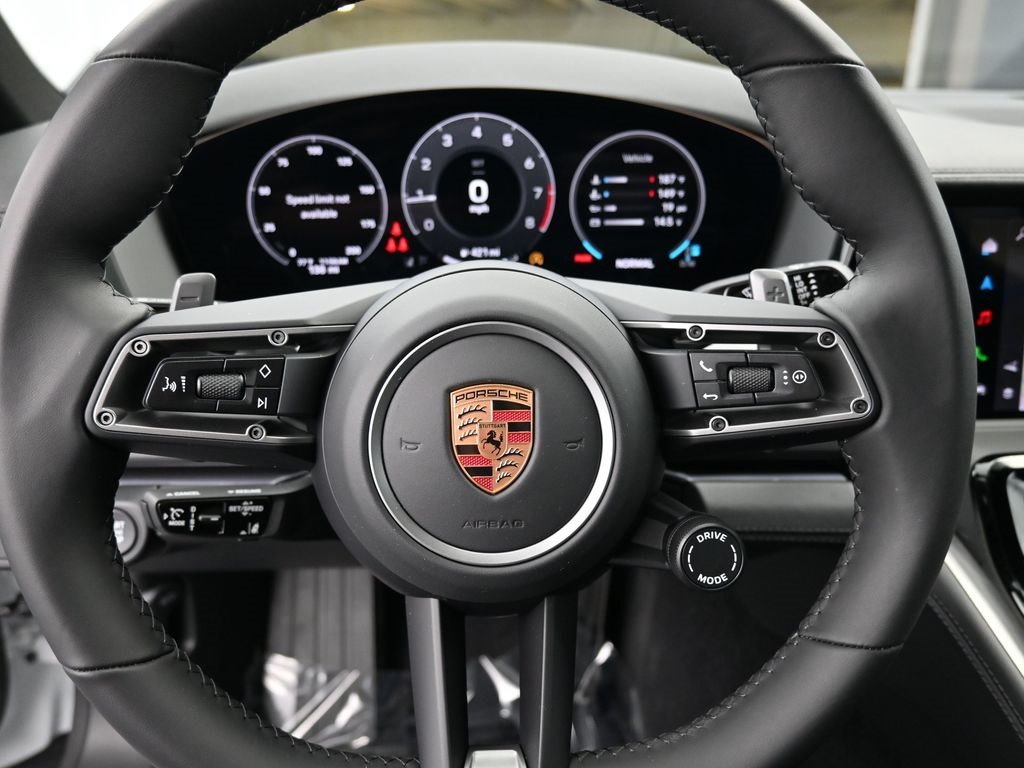 2025 Porsche Panamera 4 photo 25