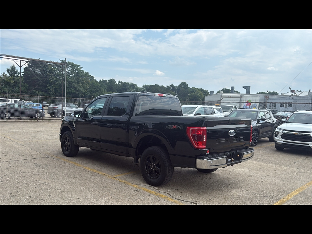 2022 Ford F-150 XL photo 2