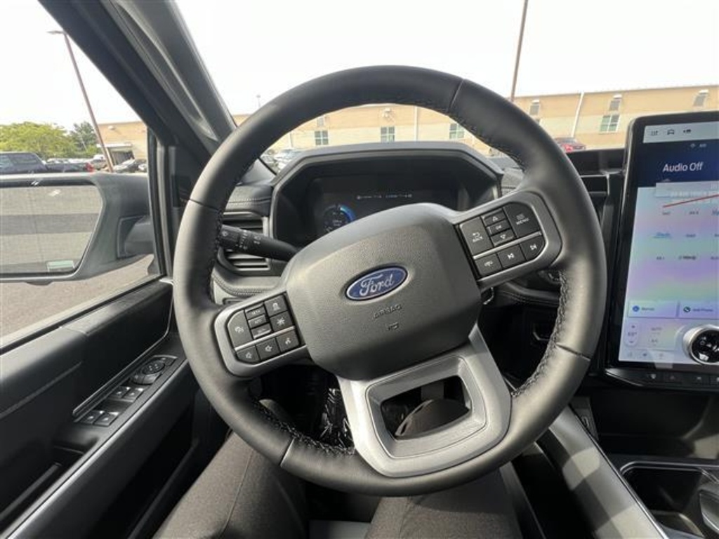 2025 Ford F-150 Lightning photo 10