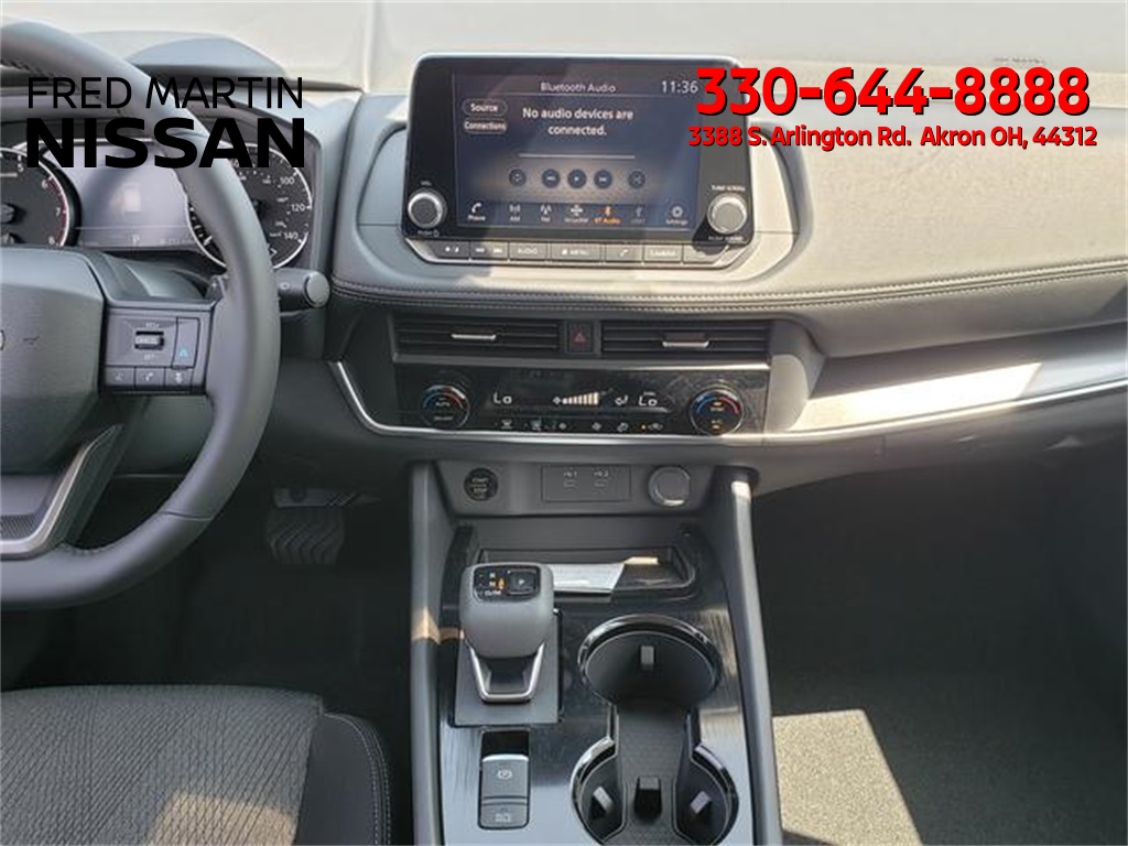 2025 Nissan Rogue SV photo 13