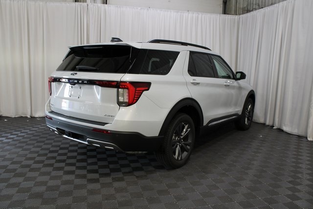 2025 Ford Explorer photo 11