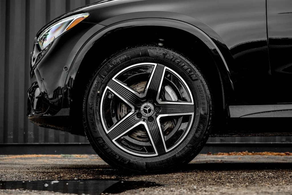 2026 Mercedes Benz GLC 300 4MATIC photo 2
