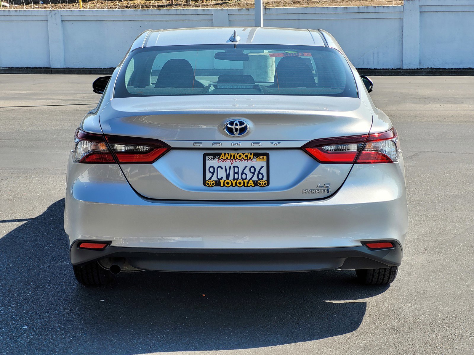 2023 Toyota Camry Hybrid LE photo 4