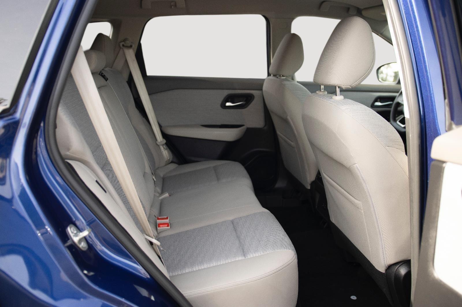 2021 Nissan Rogue SV photo 13