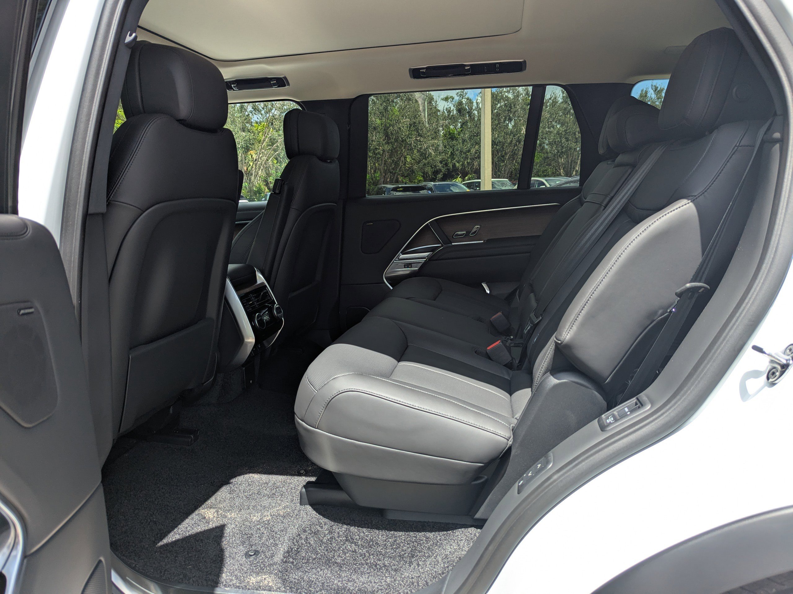 2025 Land Rover Range Rover SE photo 20