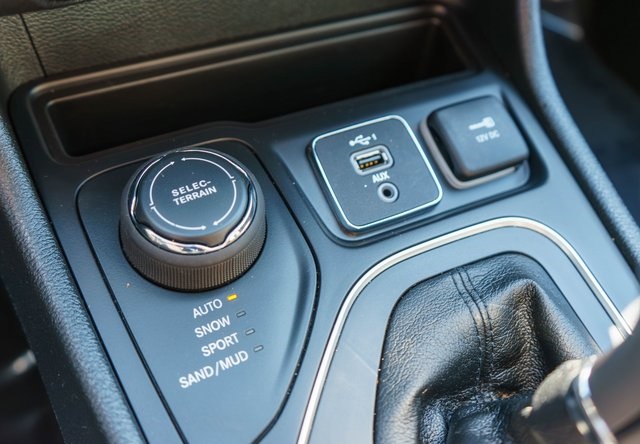 2021 Jeep Cherokee Latitude Lux photo 17