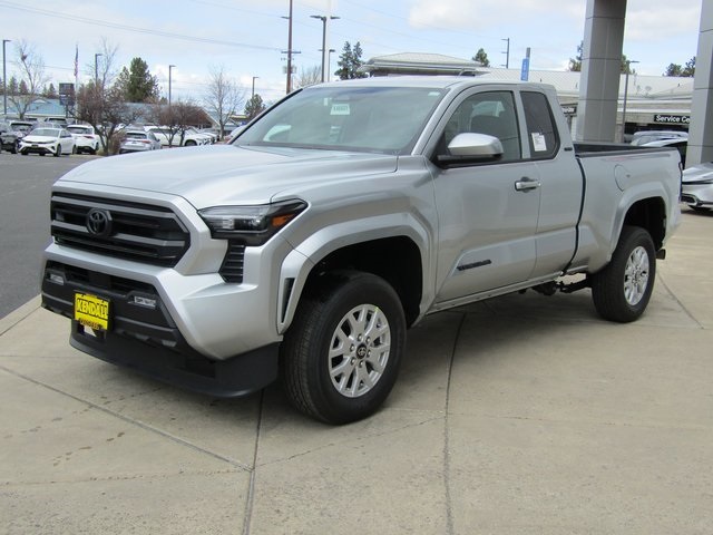 2025 Toyota Tacoma SR5 XtraCab photo 3