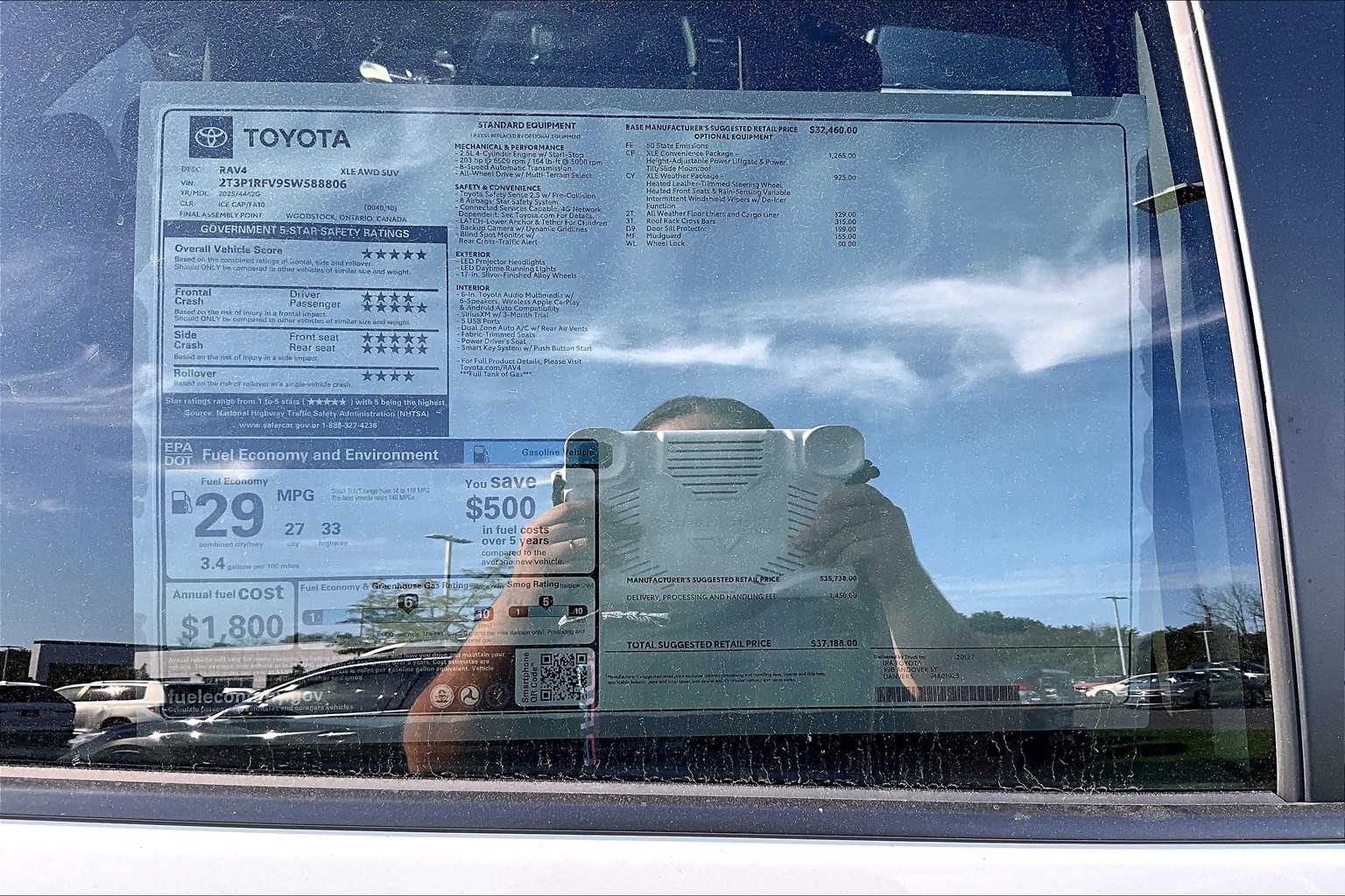 2025 Toyota RAV4 XLE photo 19