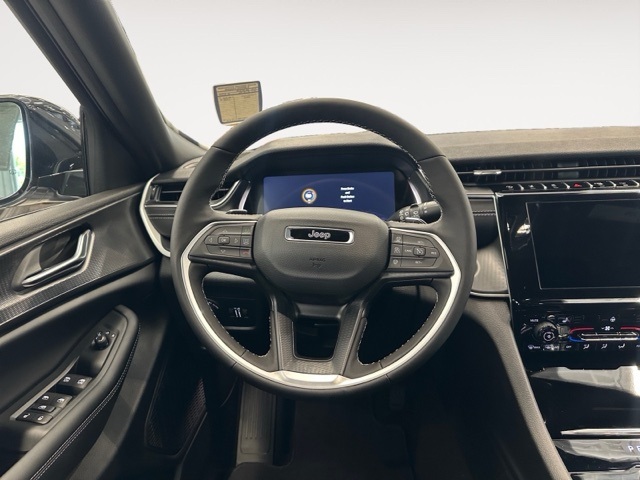 2025 Jeep Grand Cherokee Altitude photo 11