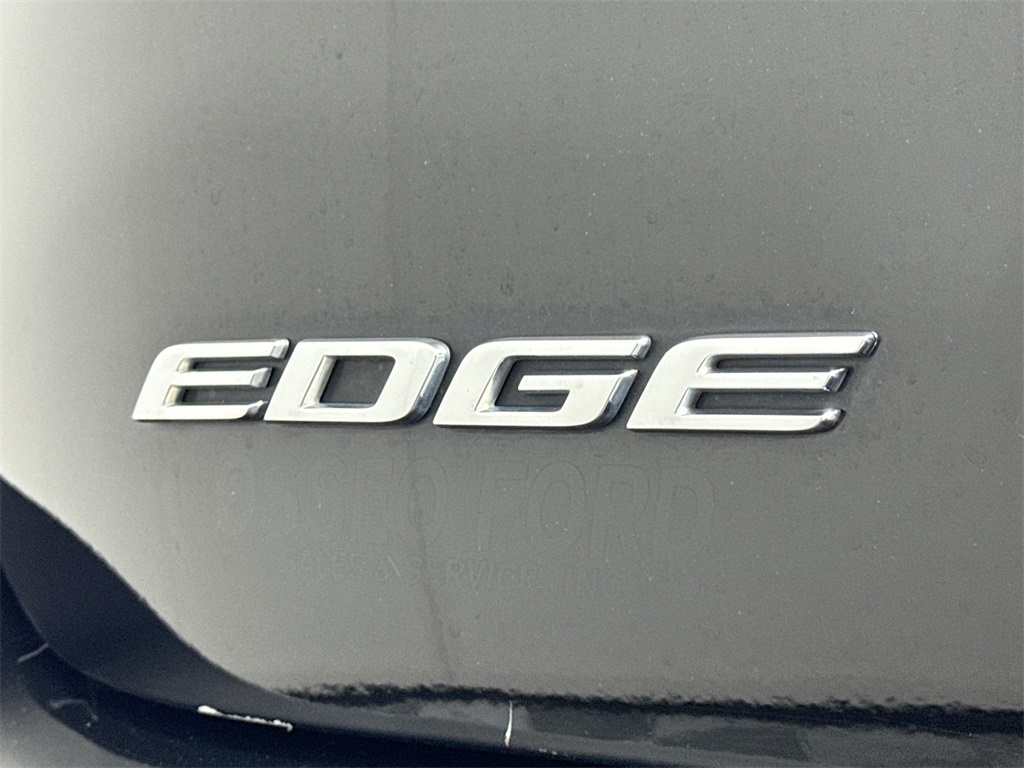 2018 Ford Edge Titanium photo 18