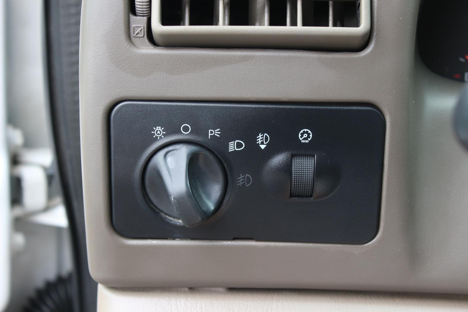 2004 Ford F-350 Lariat photo 22