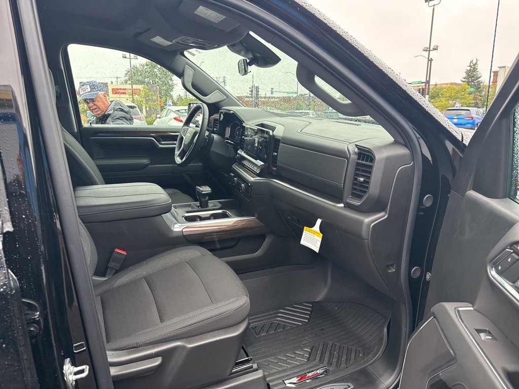 2025 Chevrolet Silverado 1500 LT photo 36