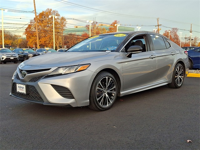 2019 Toyota Camry SE photo 4