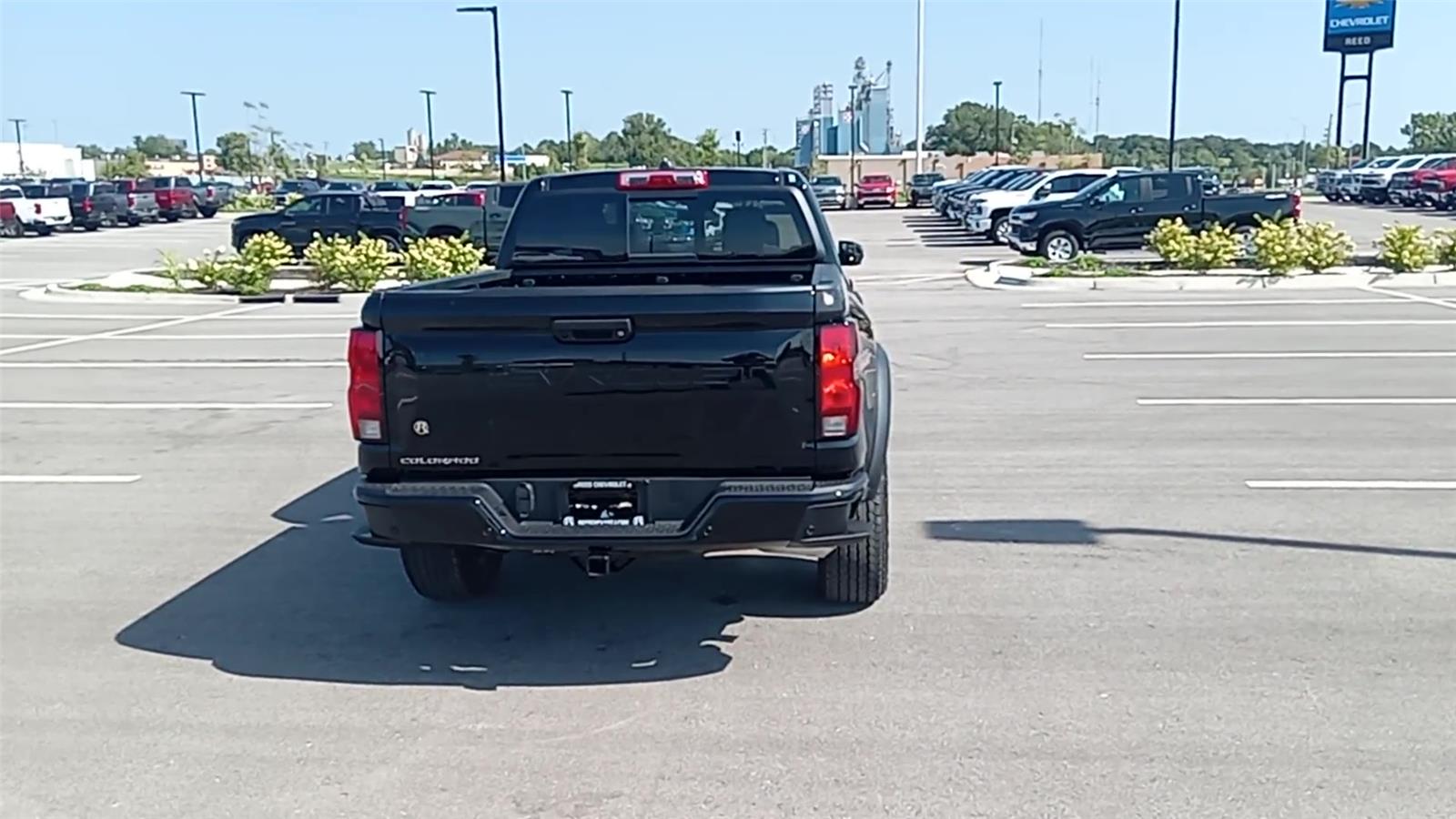 2026 Chevrolet Colorado Trail Boss photo 2