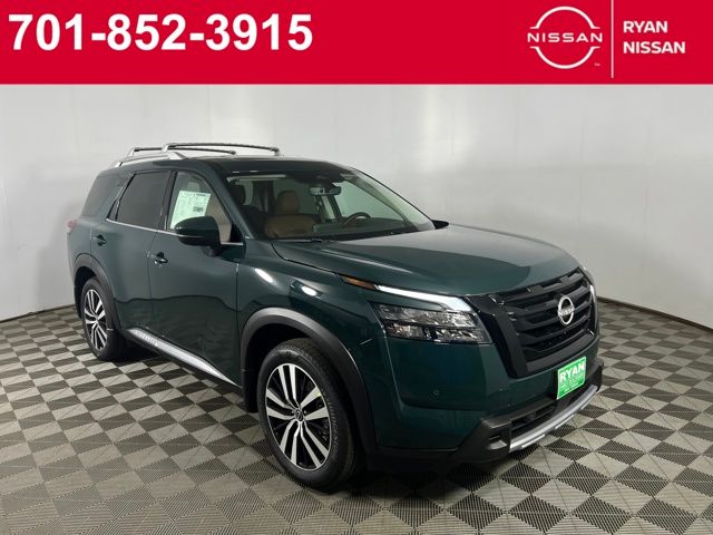 2025 Nissan Pathfinder Platinum's photo