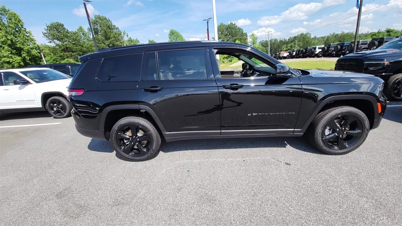 2025 Jeep Grand Cherokee Limited photo 8
