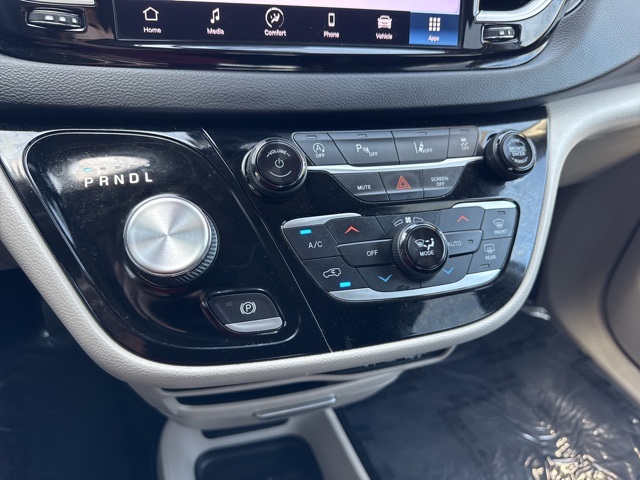 2022 Chrysler Pacifica Touring L photo 21