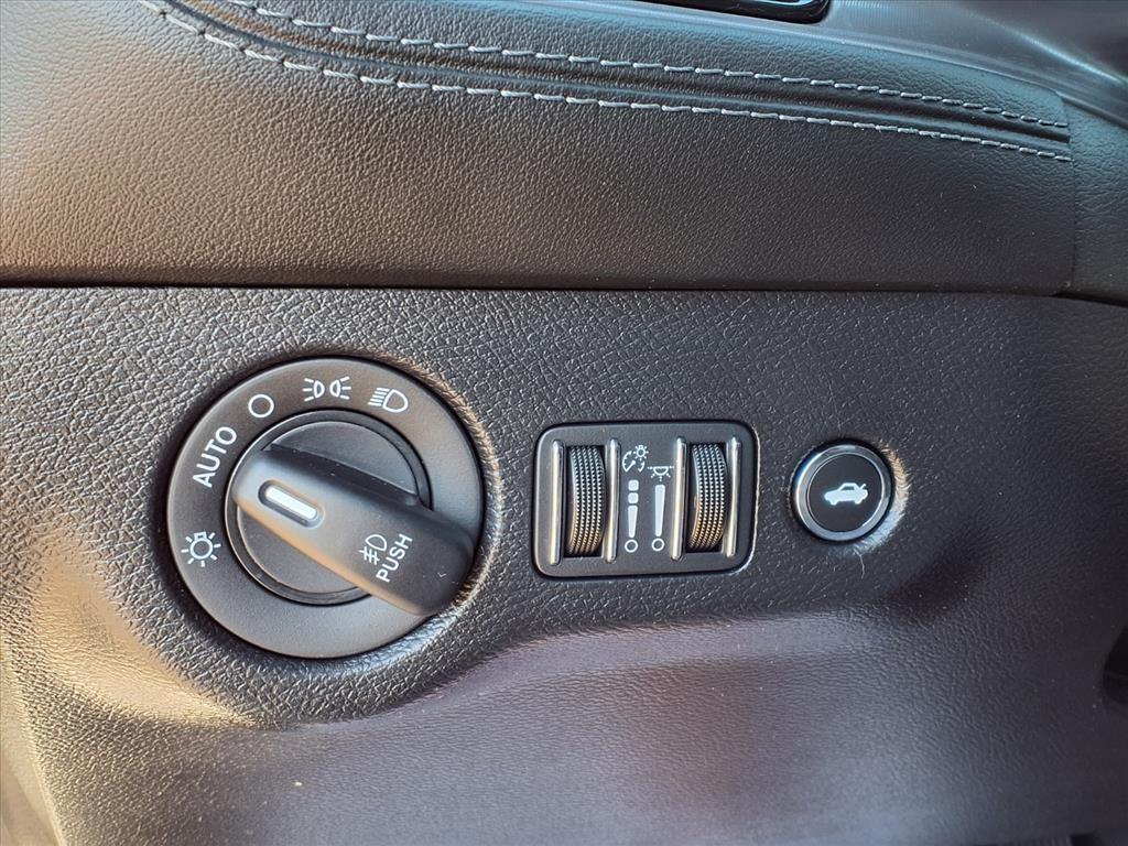 2023 Dodge Challenger GT photo 3