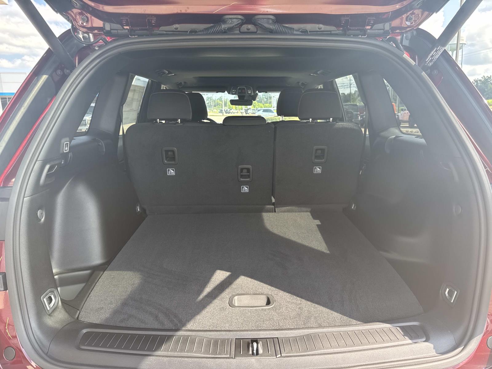 2025 Jeep Grand Cherokee Laredo X photo 6