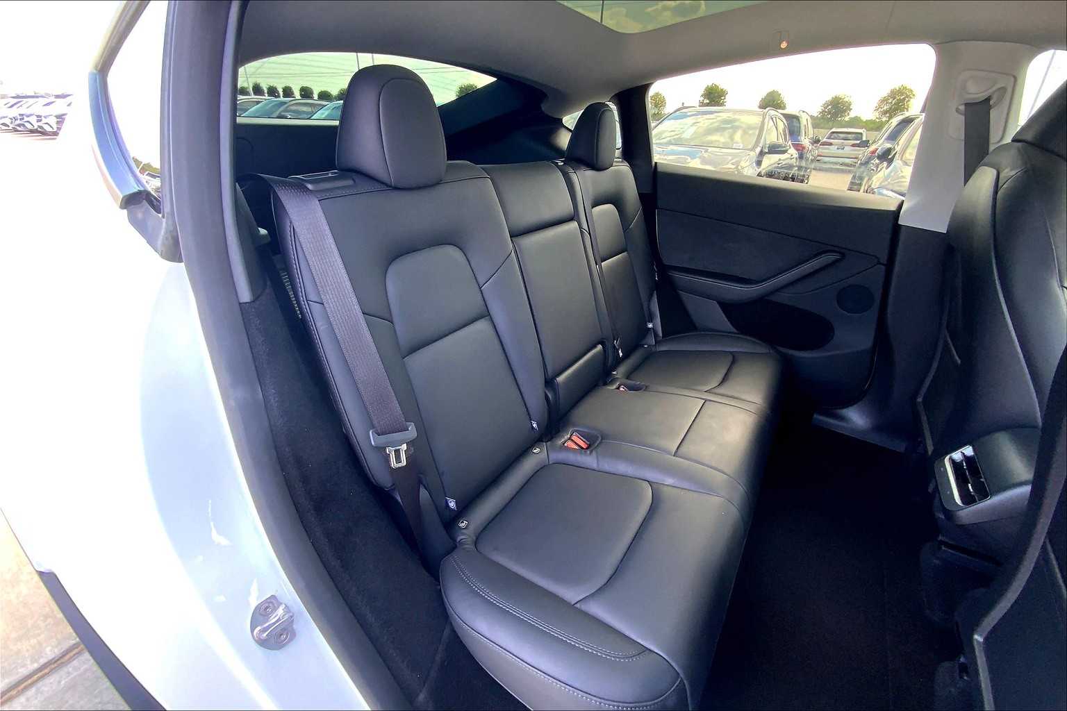 2024 Tesla Model Y Long Range photo 15