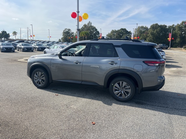 2025 Nissan Pathfinder SV photo 3