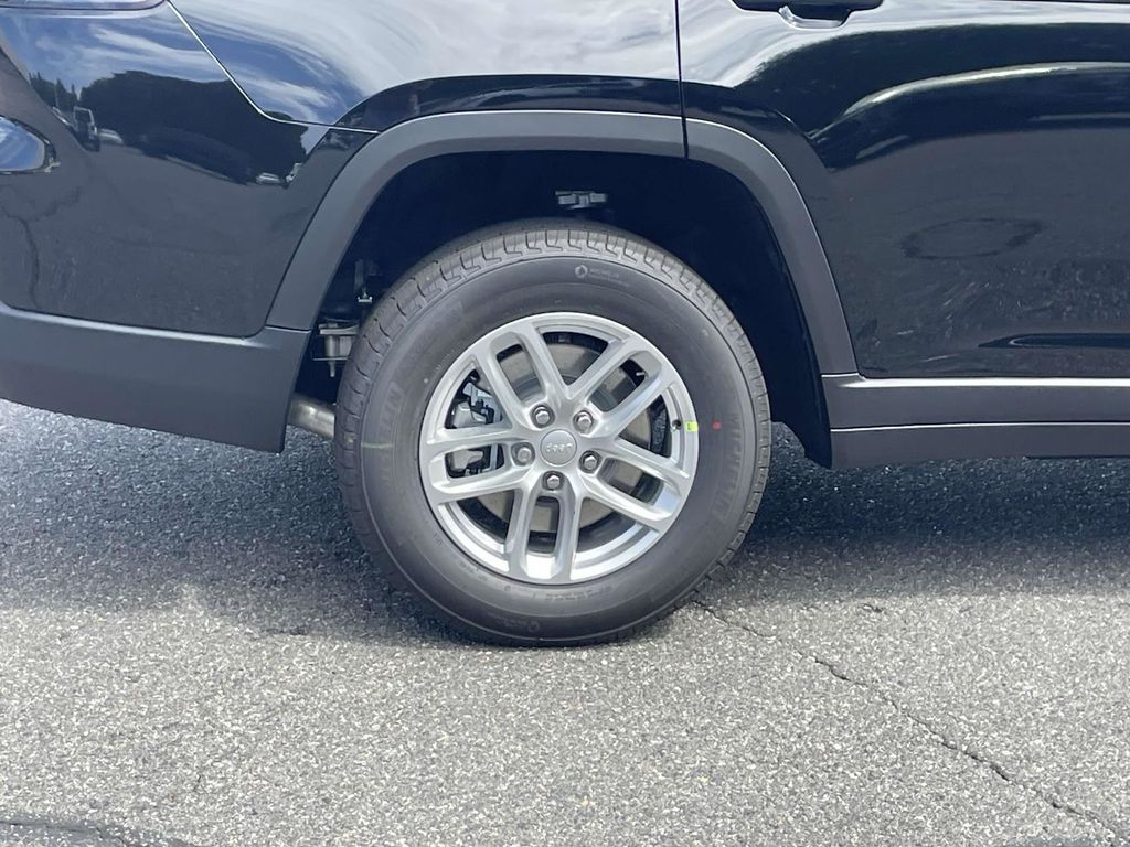2025 Jeep Grand Cherokee Laredo X photo 11
