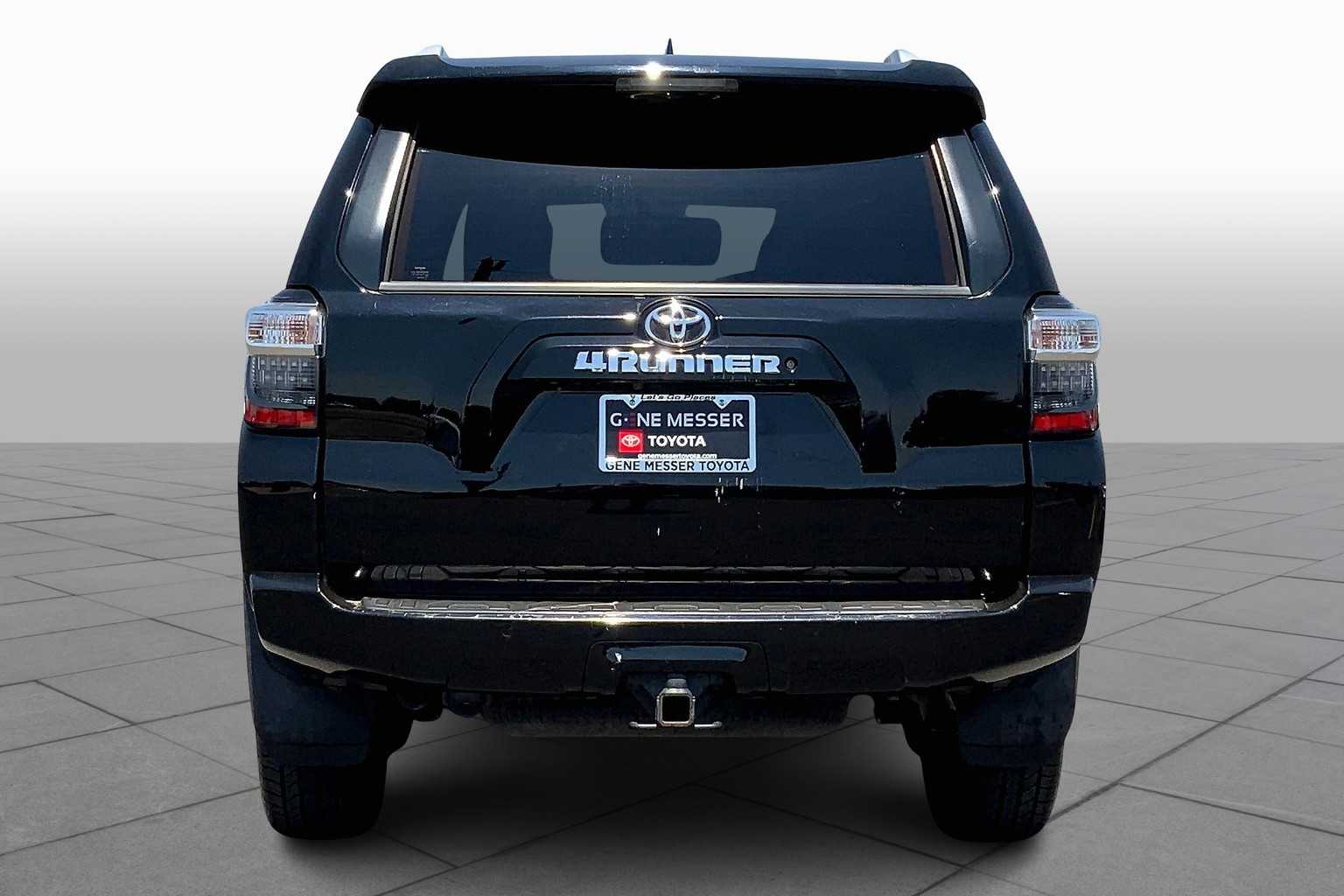 2016 Toyota 4Runner SR5 photo 4