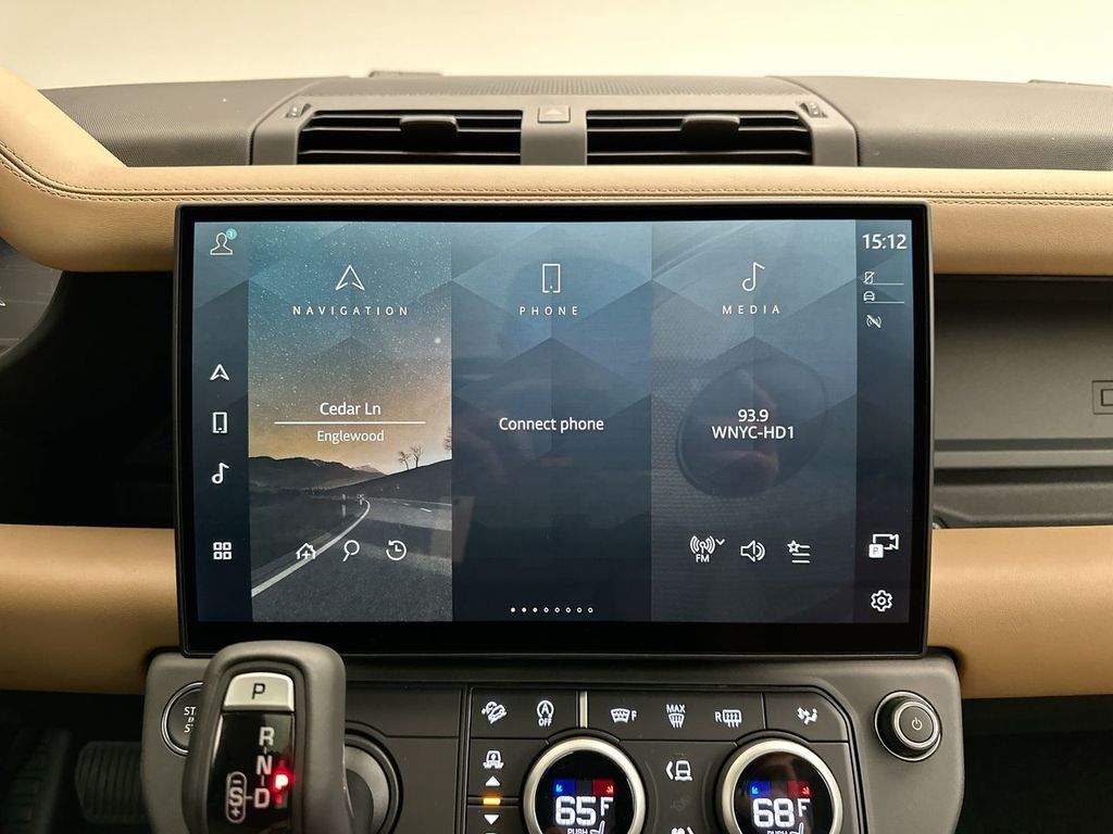 2026 Land Rover Defender 110 photo 10