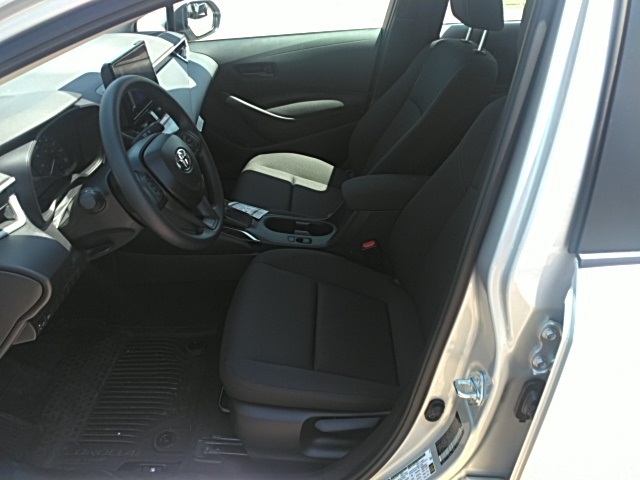 2025 Toyota Corolla LE photo 10