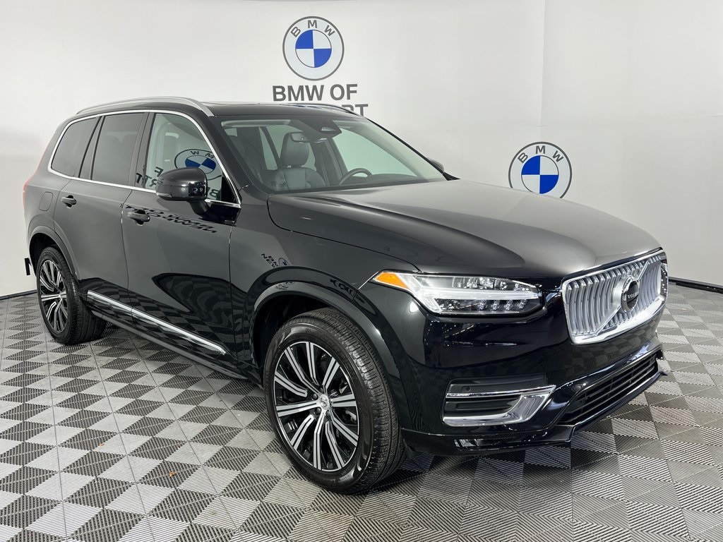 2025 Volvo XC90 Core's photo