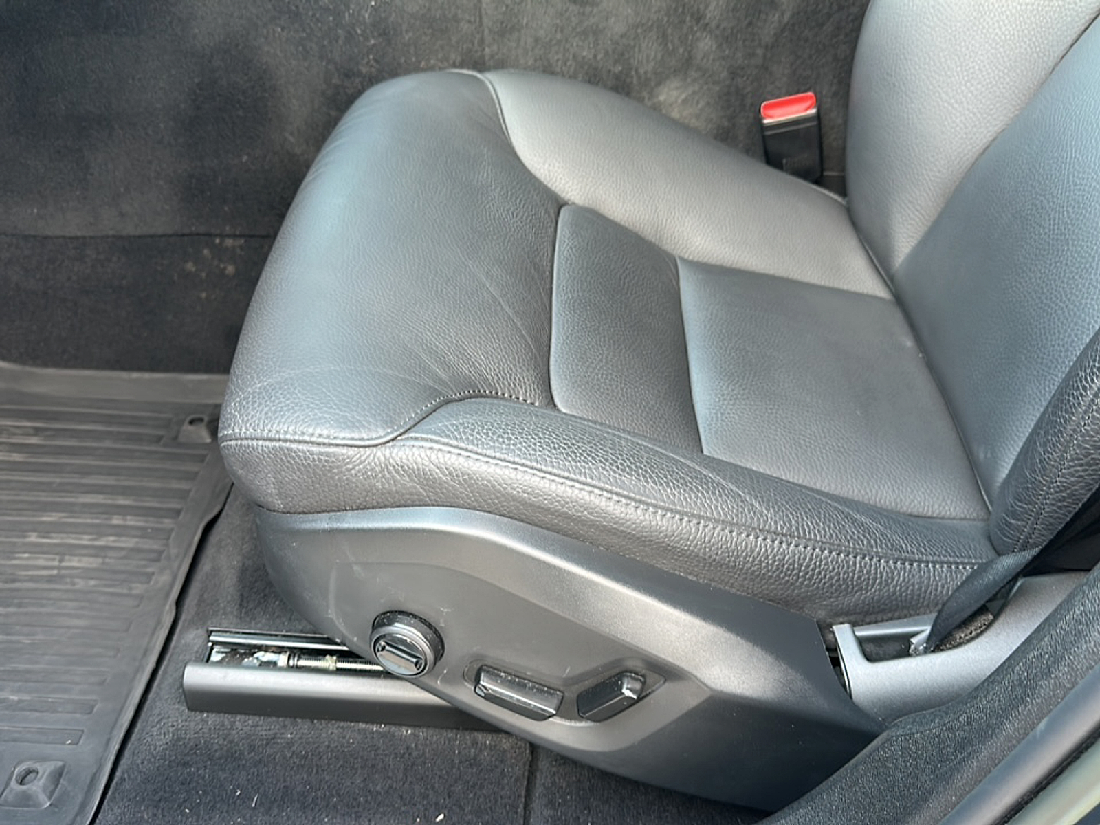 2023 Volvo XC60 B5 Plus photo 5