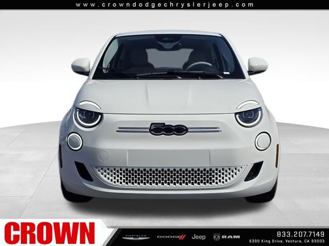 2025 Fiat 500e La Prima photo 2